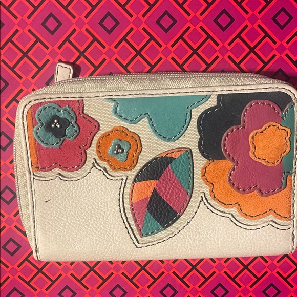 Floral Patchwork Wallet - Picture 4 of 6